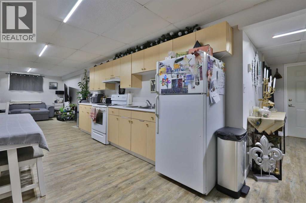 5611 53 Avenue, Camrose, Alberta  T4V 4P7 - Photo 38 - A2266378