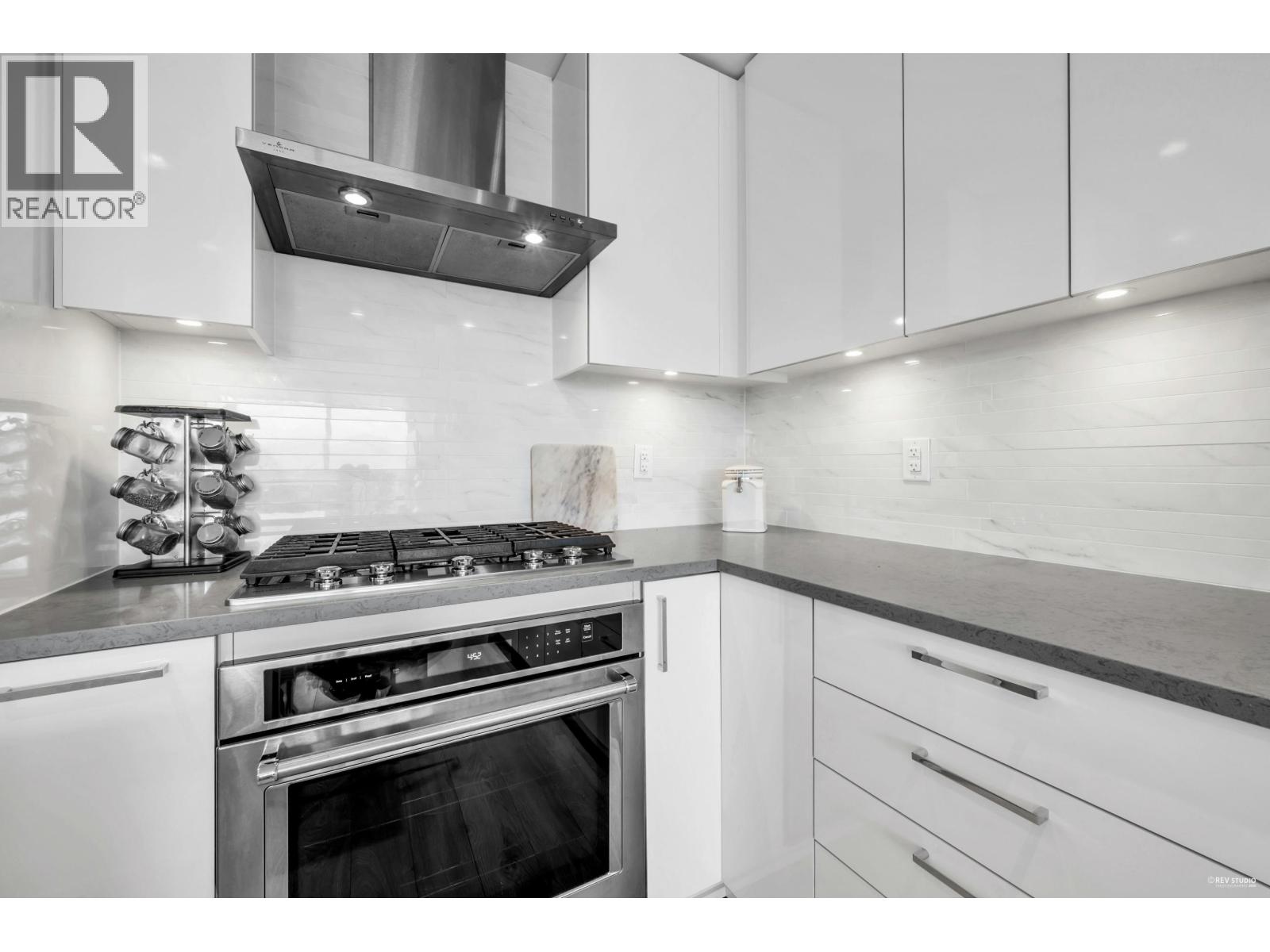 1207 1788 Gilmore Avenue, Burnaby, British Columbia  V5C 0L5 - Photo 8 - R3064235