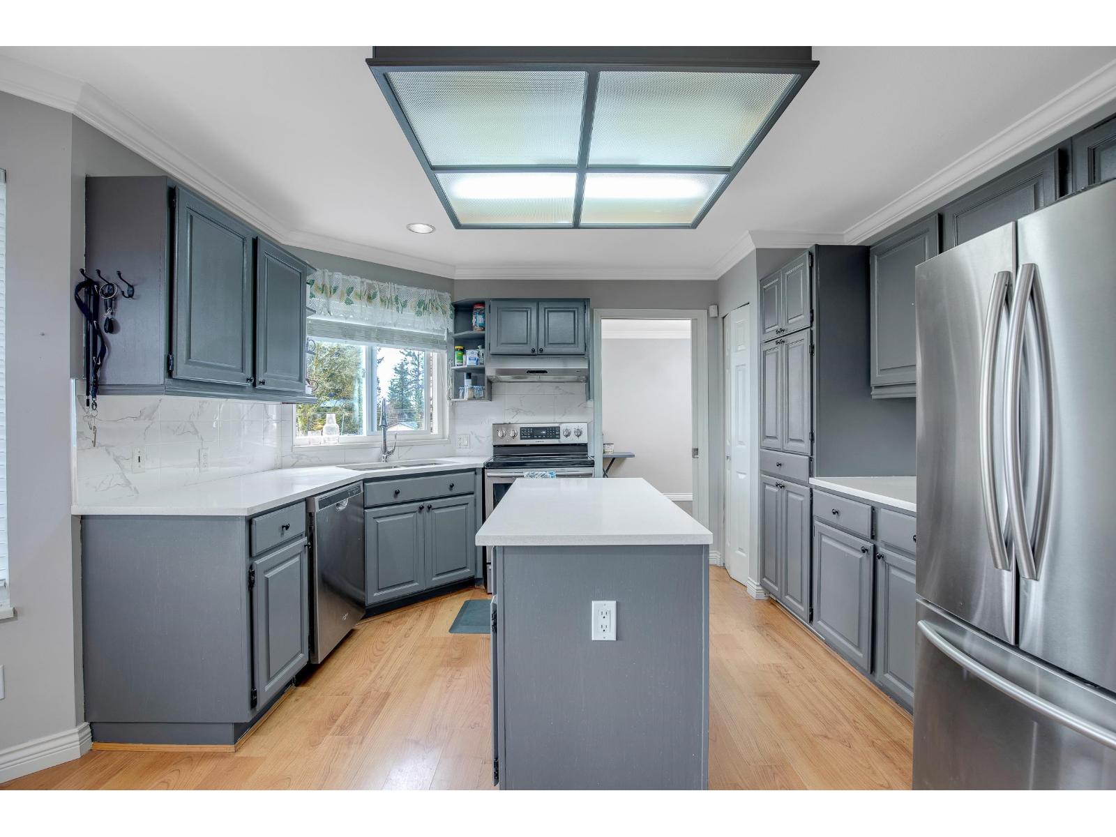 6960 143a Street, Surrey, British Columbia  V3W 0E3 - Photo 2 - R3051049