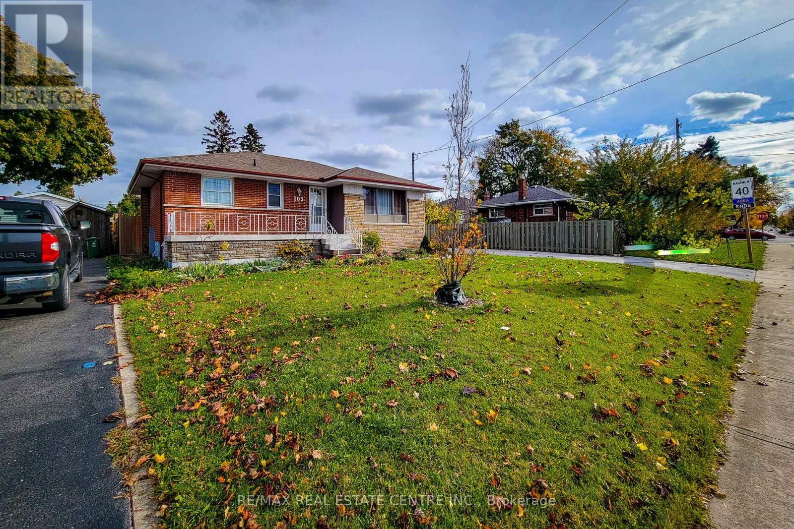 103 East 45th Street, Hamilton, Ontario  L8T 3J9 - Photo 3 - X12505524