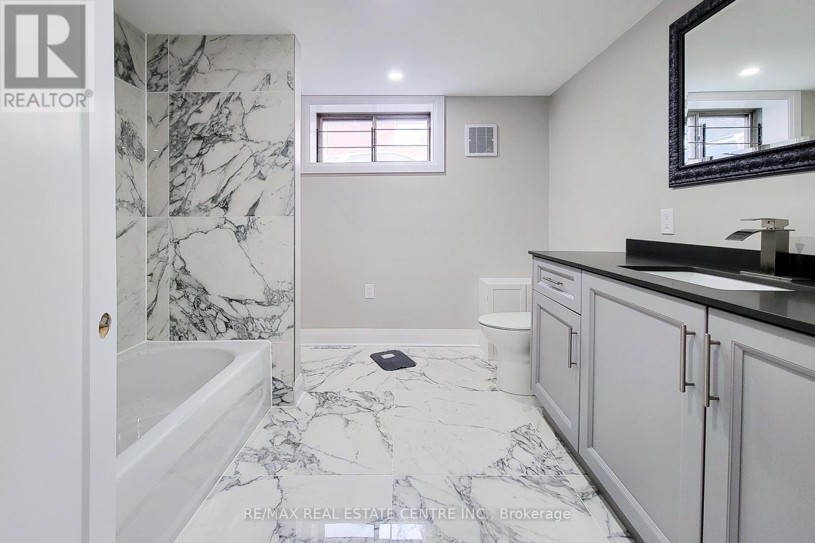 103 East 45th Street, Hamilton, Ontario  L8T 3J9 - Photo 34 - X12505524