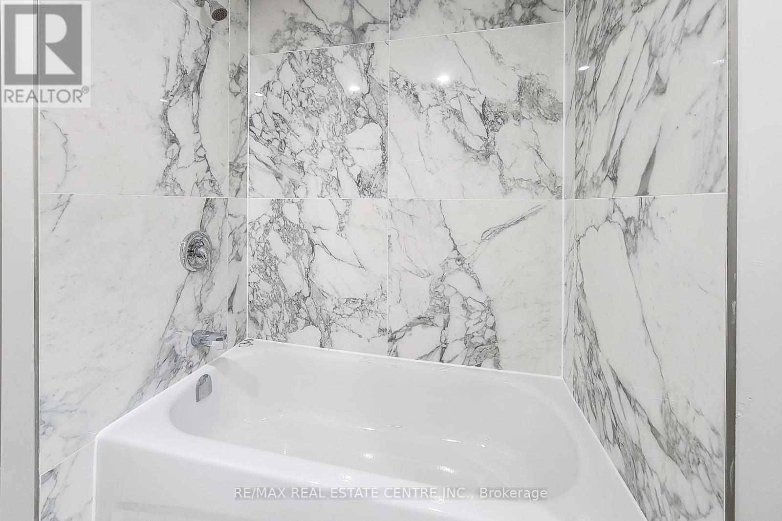 103 East 45th Street, Hamilton, Ontario  L8T 3J9 - Photo 35 - X12505524