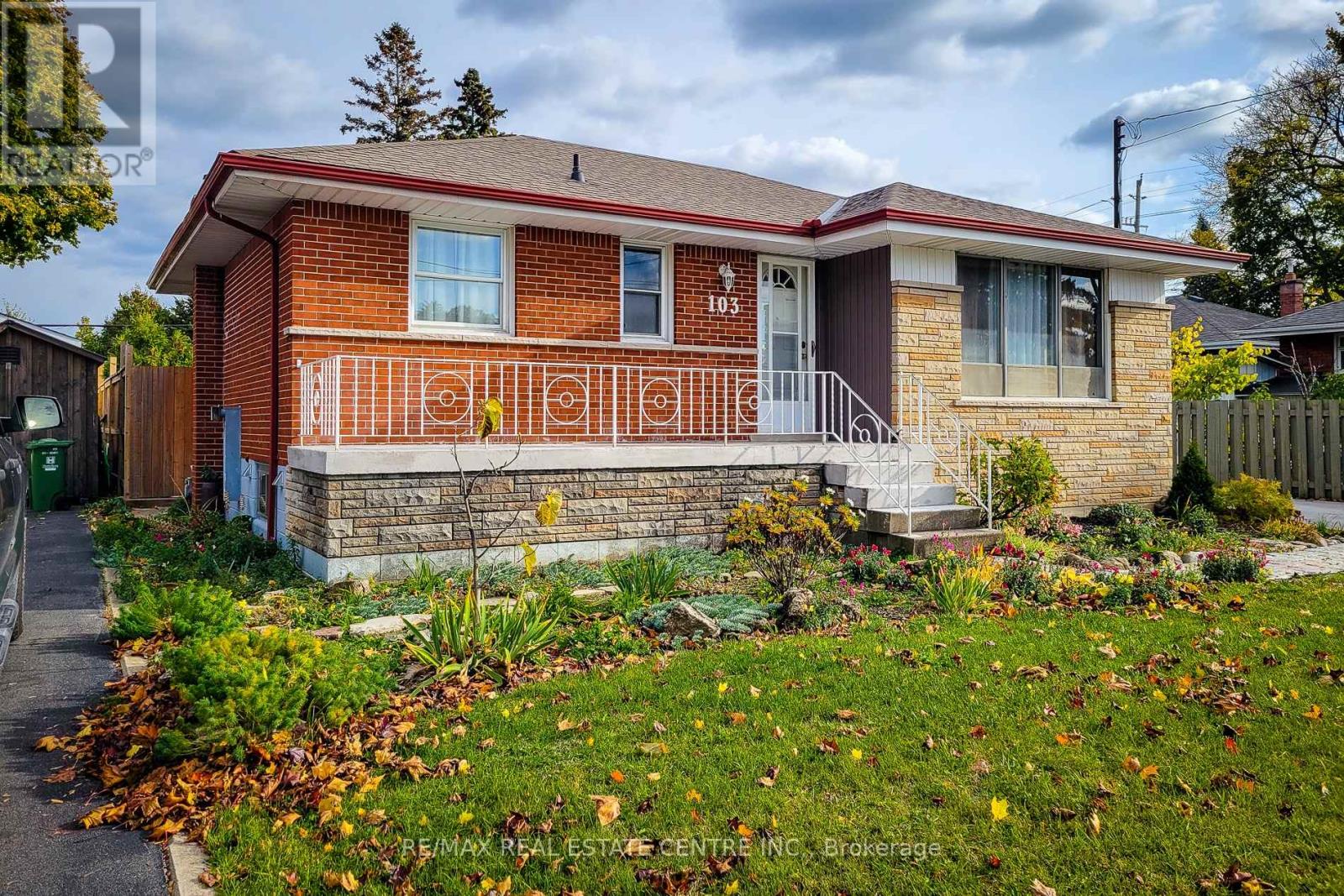 103 East 45th Street, Hamilton, Ontario  L8T 3J9 - Photo 4 - X12505524