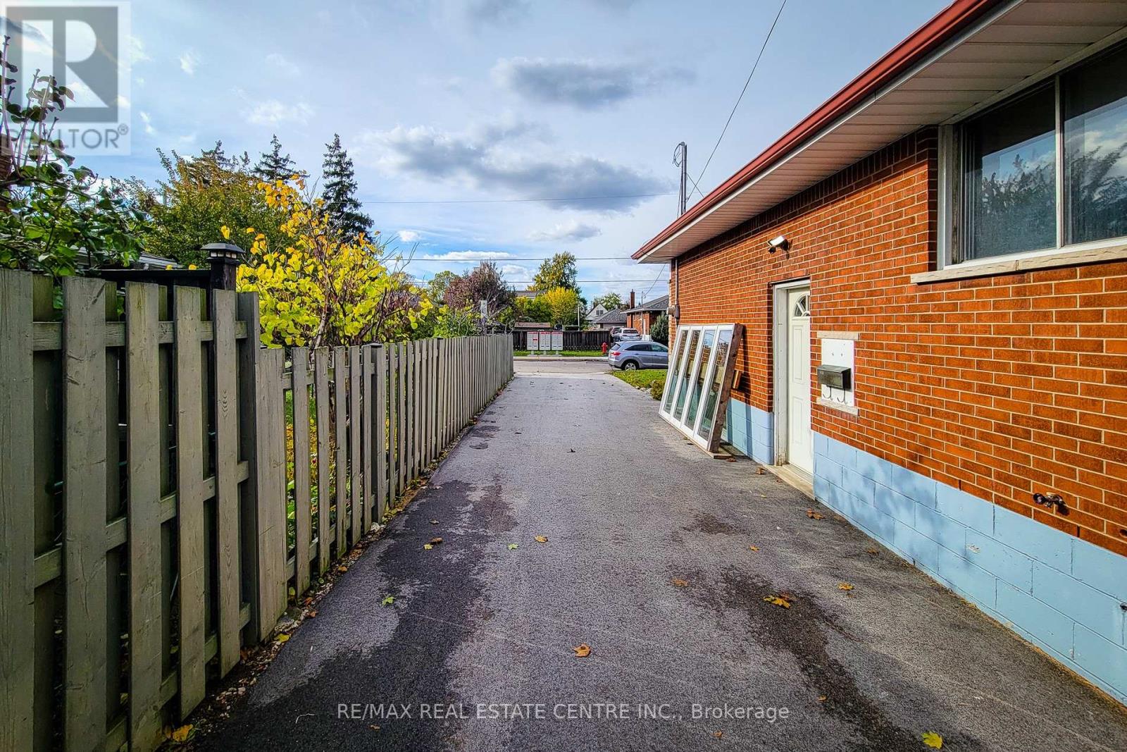 103 East 45th Street, Hamilton, Ontario  L8T 3J9 - Photo 6 - X12505524