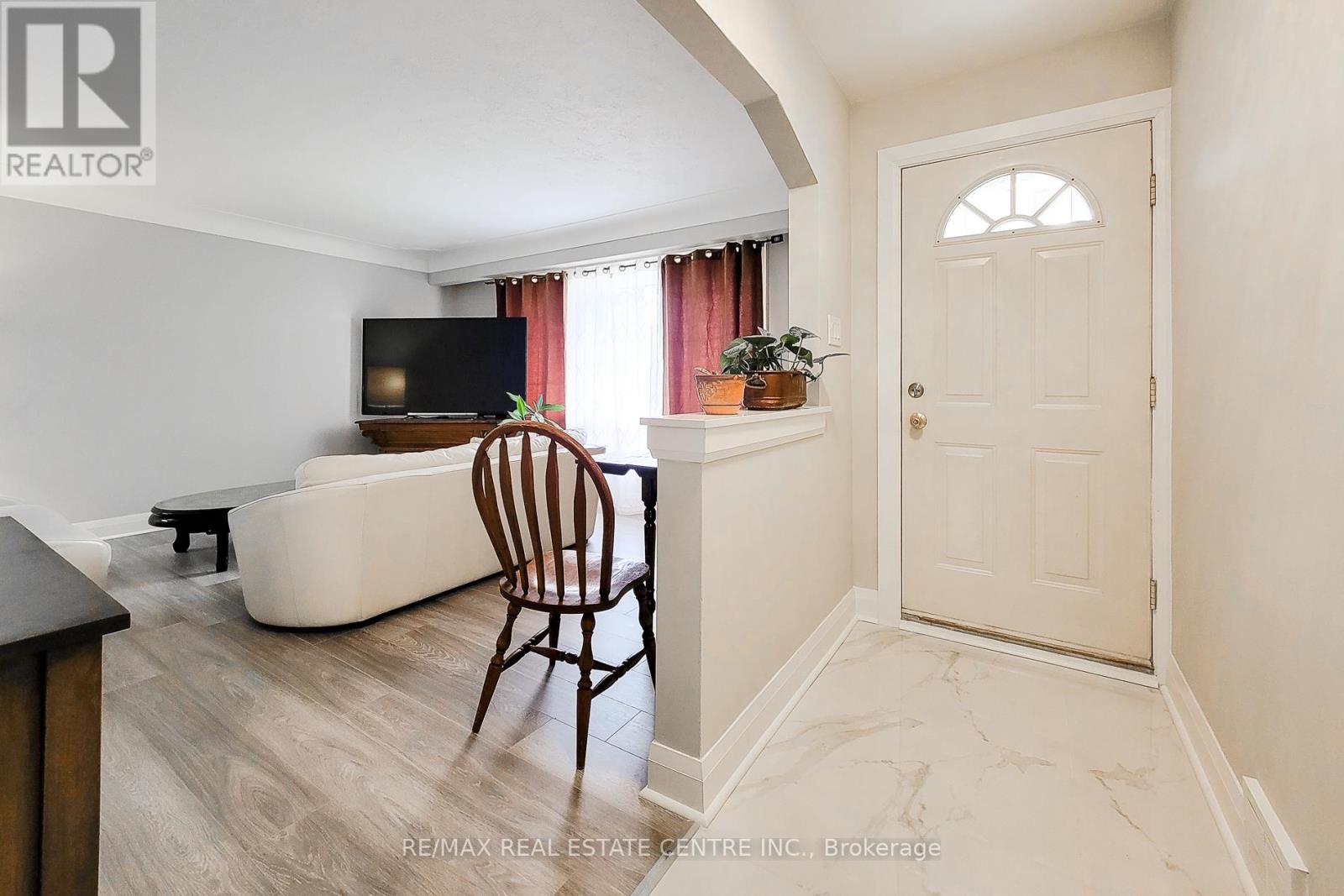 103 East 45th Street, Hamilton, Ontario  L8T 3J9 - Photo 9 - X12505524