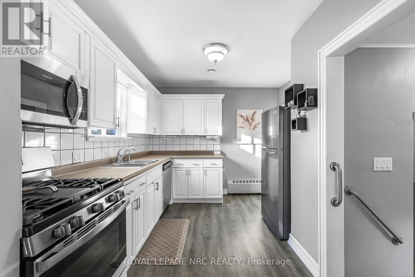 20 Helen Street, Port Colborne, Ontario  L3K 3N9 - Photo 10 - X12505596