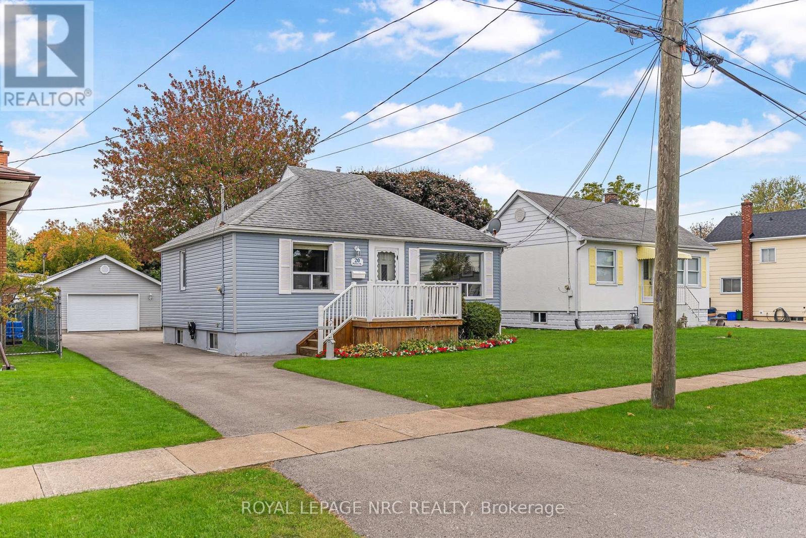20 Helen Street, Port Colborne, Ontario  L3K 3N9 - Photo 2 - X12505596