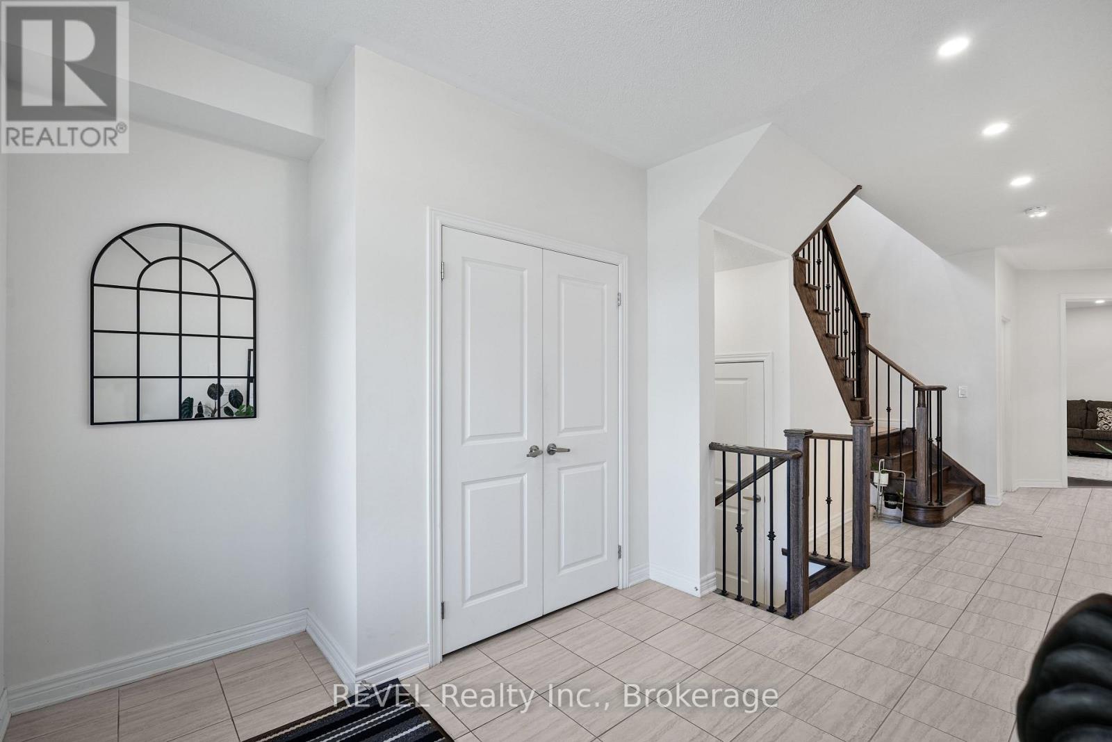 44 Spring Crest Way, Thorold, Ontario L2V 0J8 - Photo 6 - X12505606