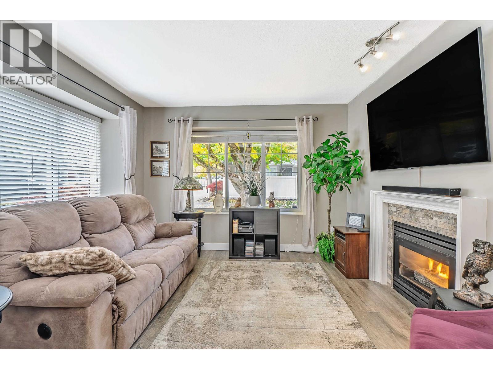 60 23085 118 Avenue, Maple Ridge, British Columbia V2X 3J7 - Photo 2 - R3064297