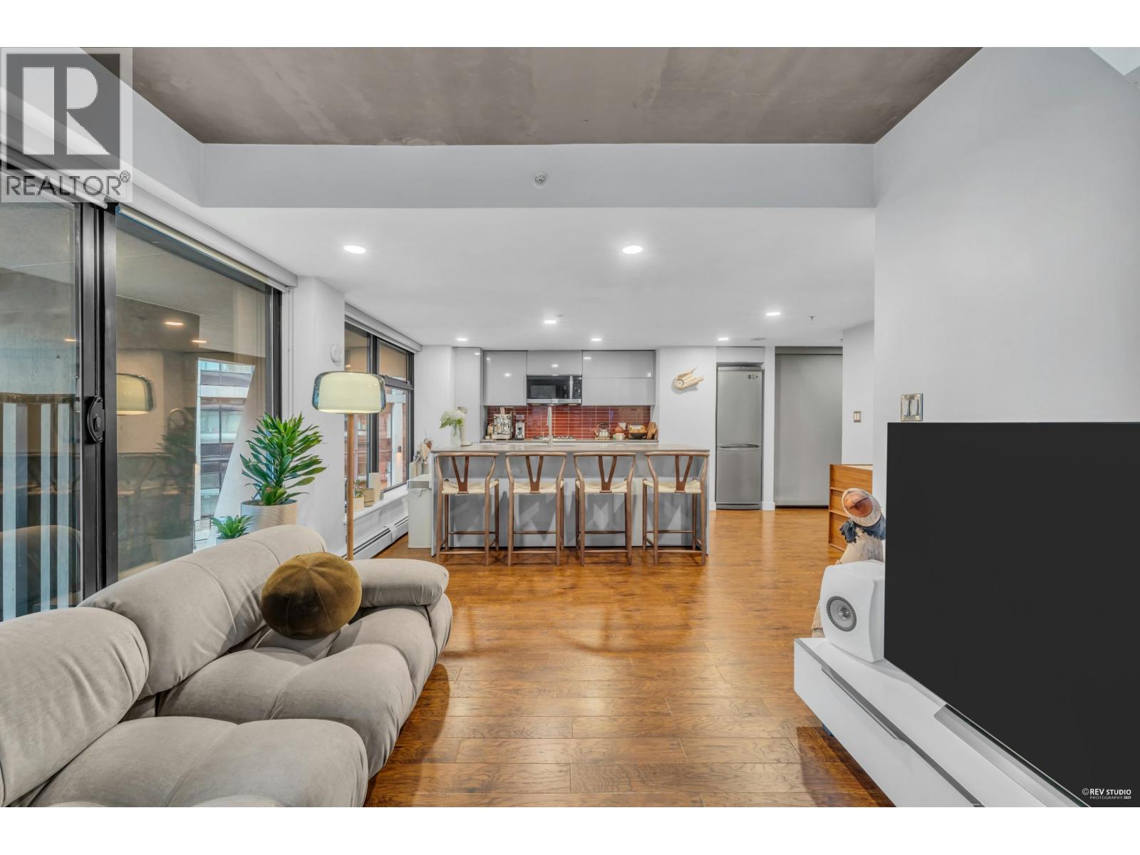 605 128 W Cordova Street, Vancouver, British Columbia  V6B 0E6 - Photo 1 - R3064300