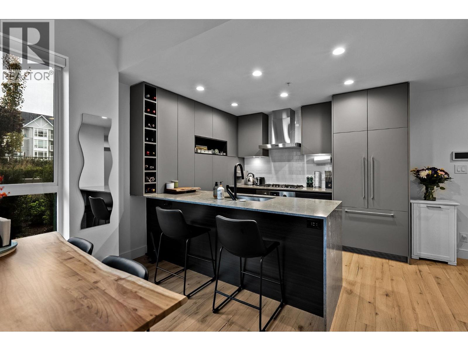 205 55 Klahanie Drive, Port Moody, British Columbia  V3H 0M9 - Photo 2 - R3064305