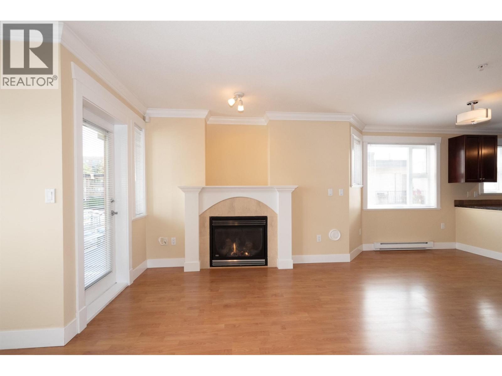 304 152 E 12th Street, North Vancouver, British Columbia  V7L 2J4 - Photo 4 - R3064319