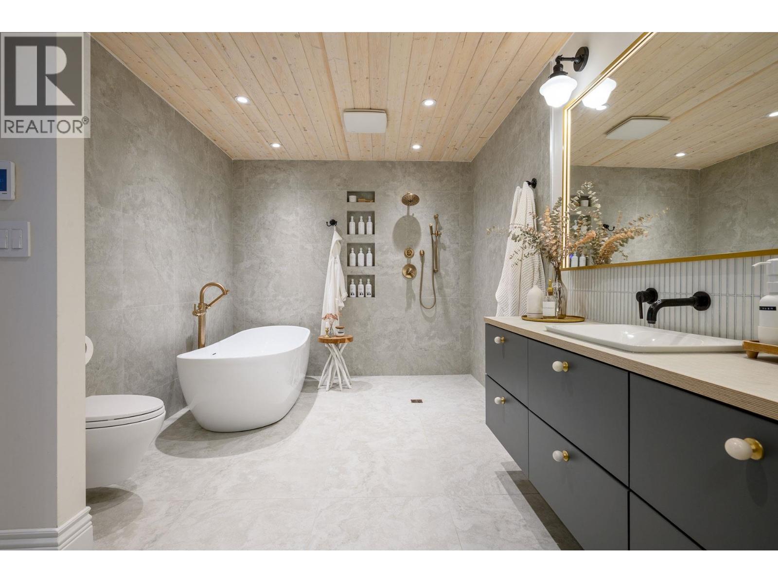 580 Ioco Road, Port Moody, British Columbia  V3H 2W2 - Photo 12 - R3064306