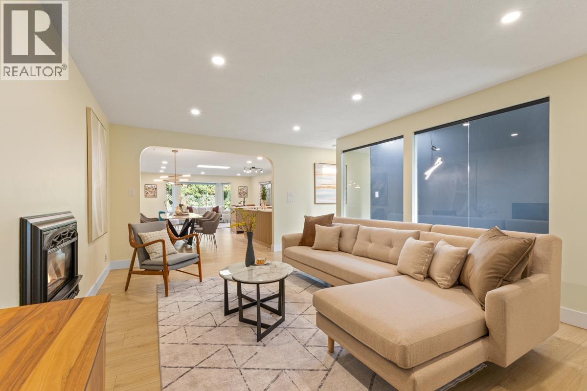 2518 Swinburne Avenue, North Vancouver, British Columbia  V7H 1L5 - Photo 4 - R3064340