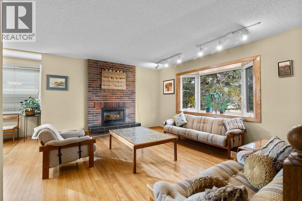 3350 Oakwood Drive Sw, Calgary, Alberta  T2V 4J4 - Photo 6 - A2267181