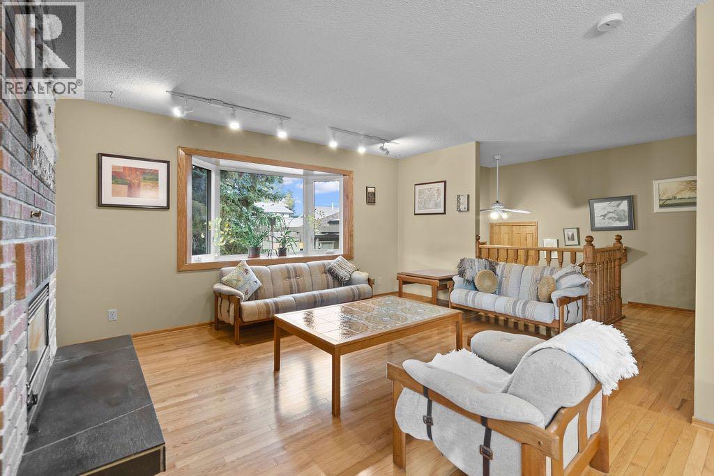 3350 Oakwood Drive Sw, Calgary, Alberta  T2V 4J4 - Photo 8 - A2267181