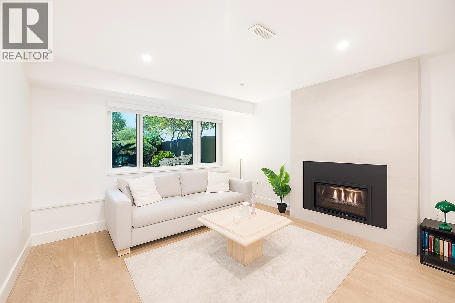 1709 Philip Avenue, North Vancouver, British Columbia  V7P 2V9 - Photo 5 - R3064141