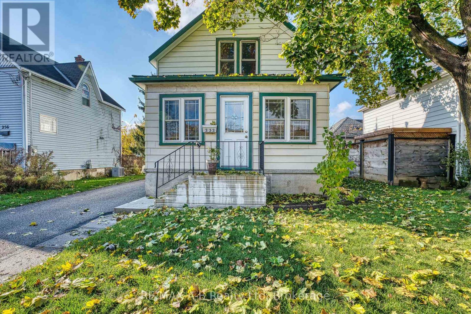 252 Romeo Street S, Stratford, Ontario  N5A 4T5 - Photo 3 - X12499448