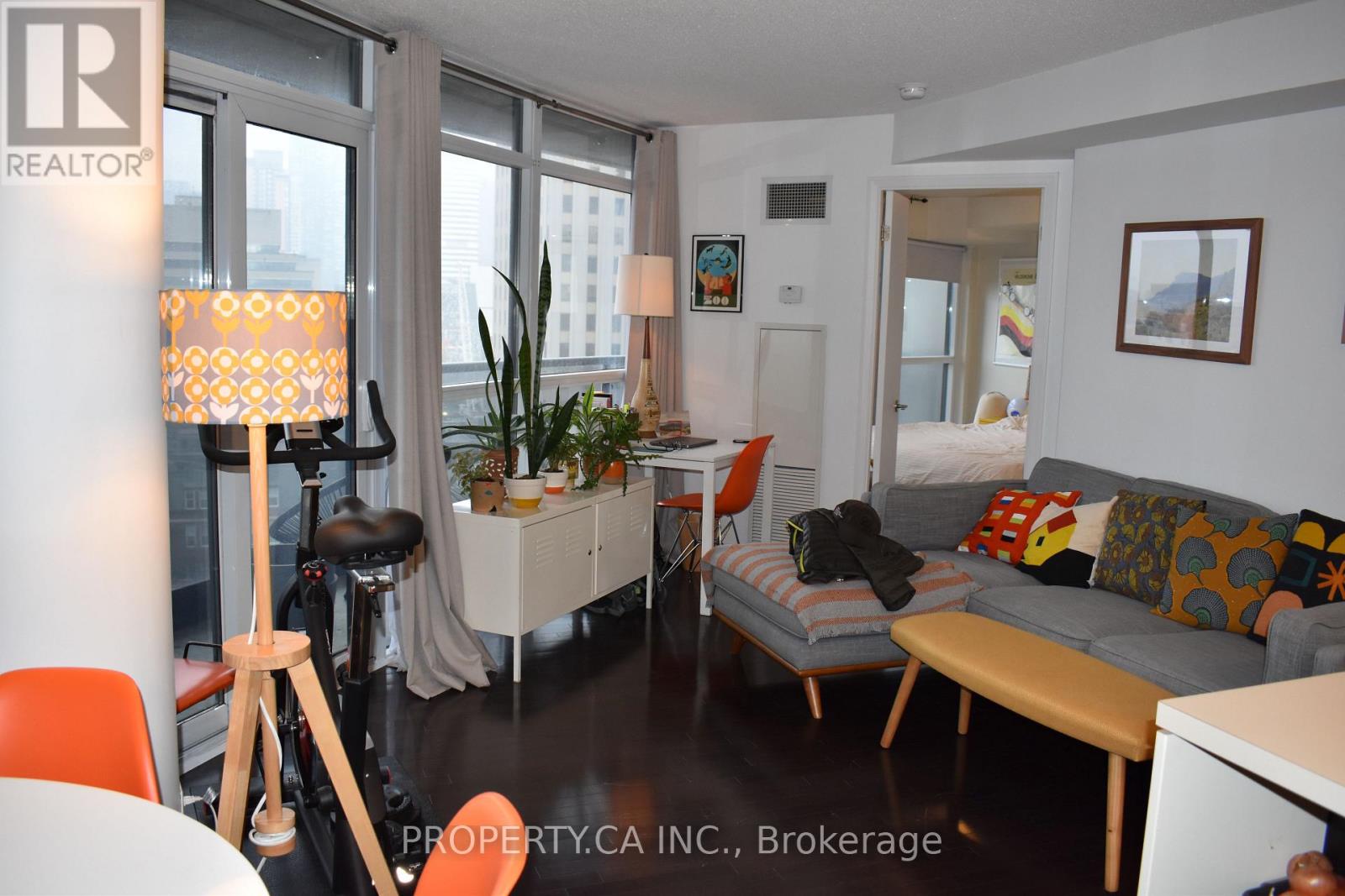 1307 - 21 Carlton Street, Toronto, Ontario  M5B 1L3 - Photo 4 - C12505590