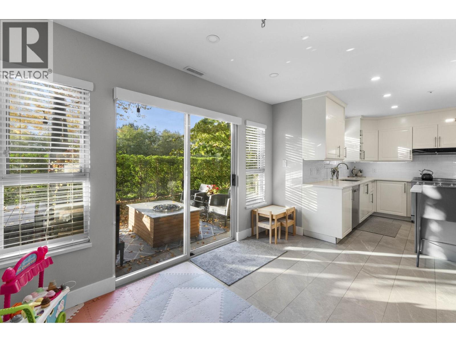 1161 O'flaherty Gate, Port Coquitlam, British Columbia  V3C 6H2 - Photo 14 - R3053460