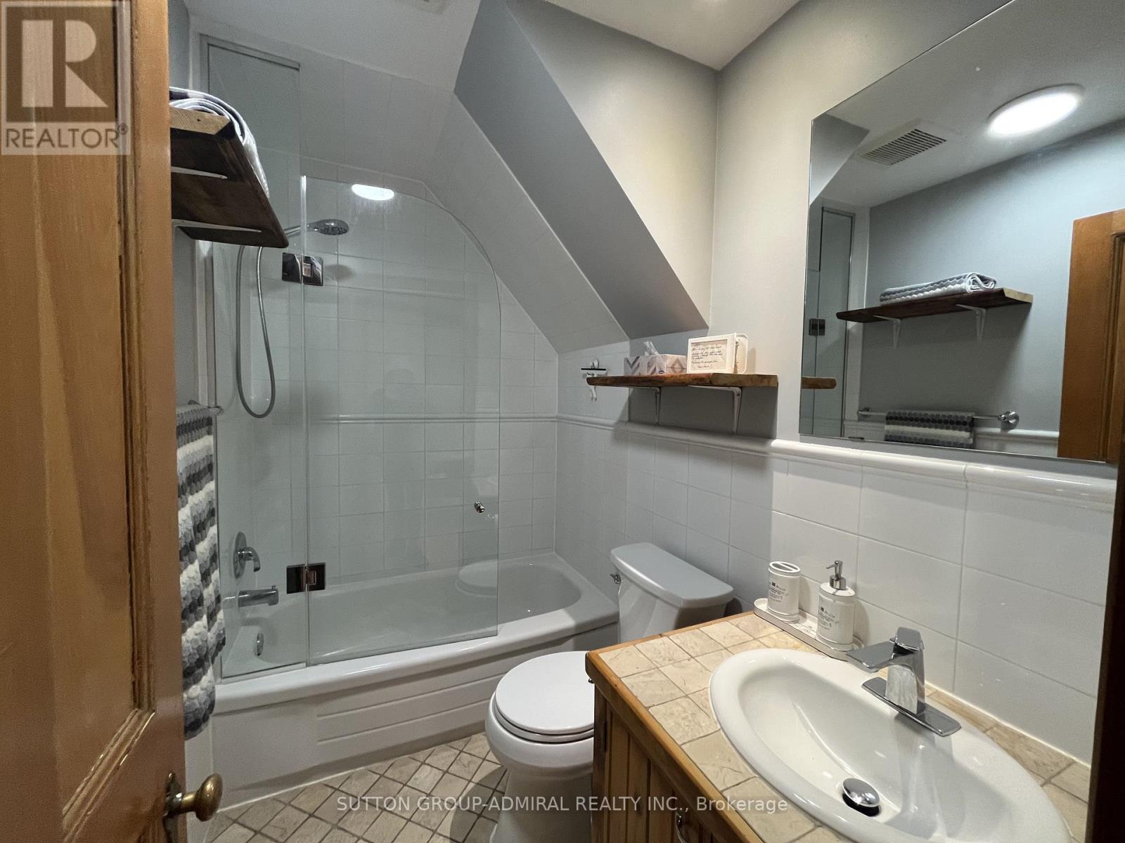 Coach House - 335 Palmerston Boulevard, Toronto, Ontario  M6G 2N5 - Photo 7 - C12500962