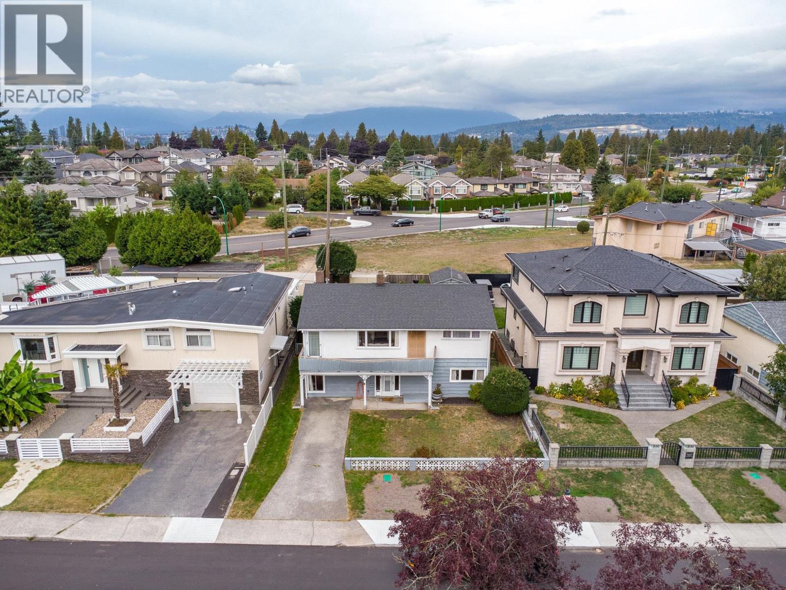 6995 Mcbride Street, Burnaby, British Columbia  V5E 1R1 - Photo 2 - R3063673