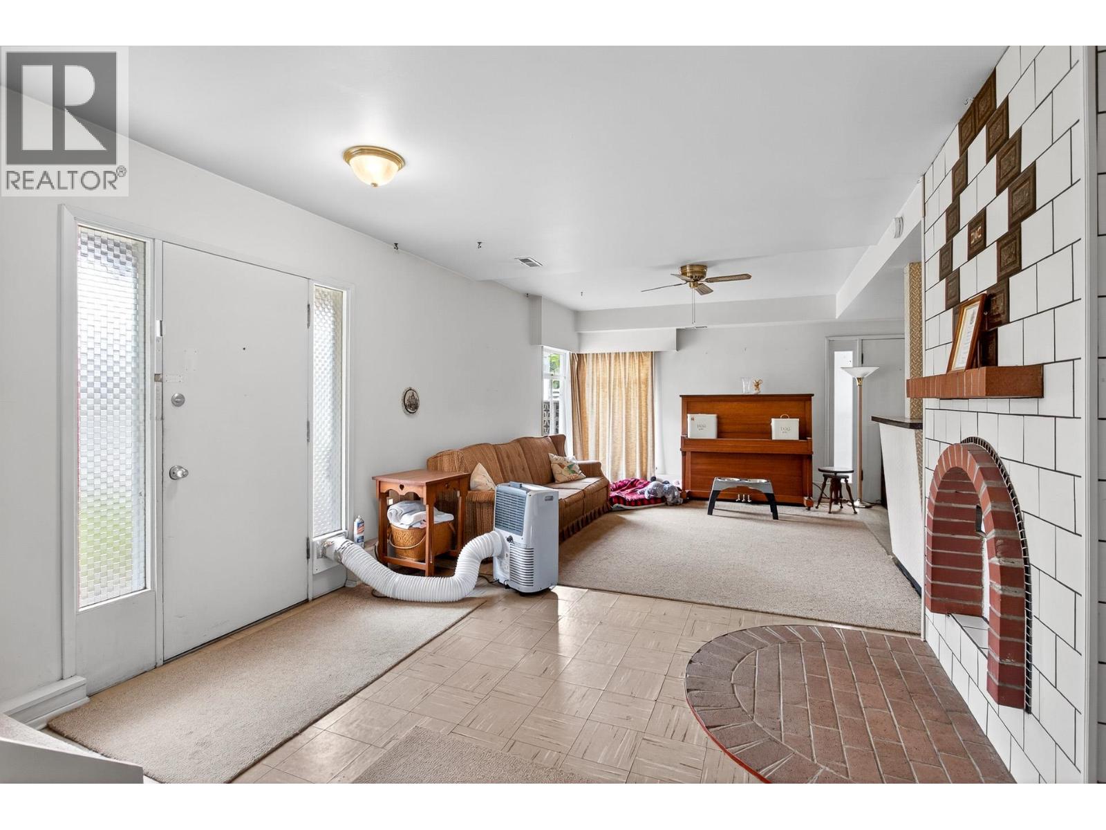 6995 Mcbride Street, Burnaby, British Columbia  V5E 1R1 - Photo 8 - R3063673