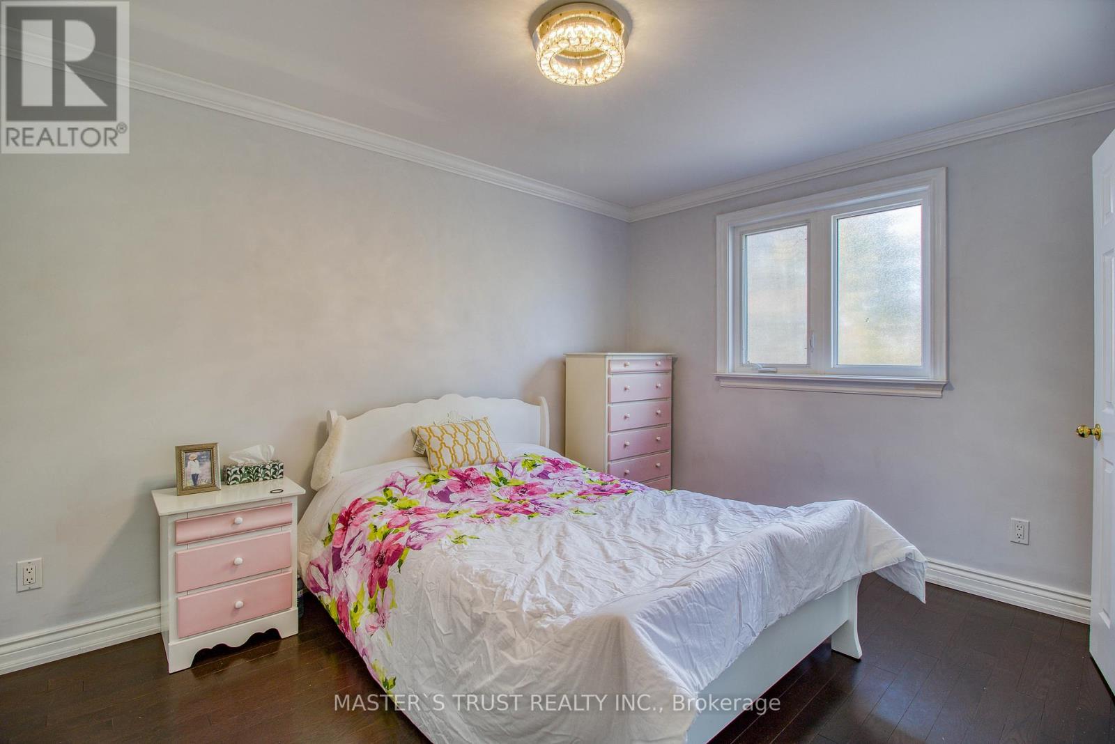 20 Valhalla Court, Aurora, Ontario  L4G 5W3 - Photo 11 - N12505604