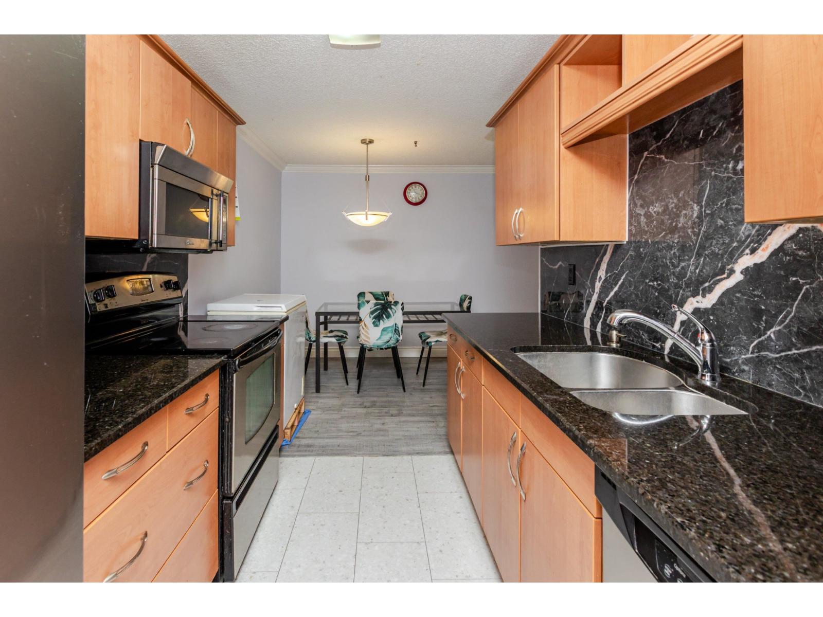 306 9644 134 Street, Surrey, British Columbia  V3T 5M3 - Photo 8 - R3064383