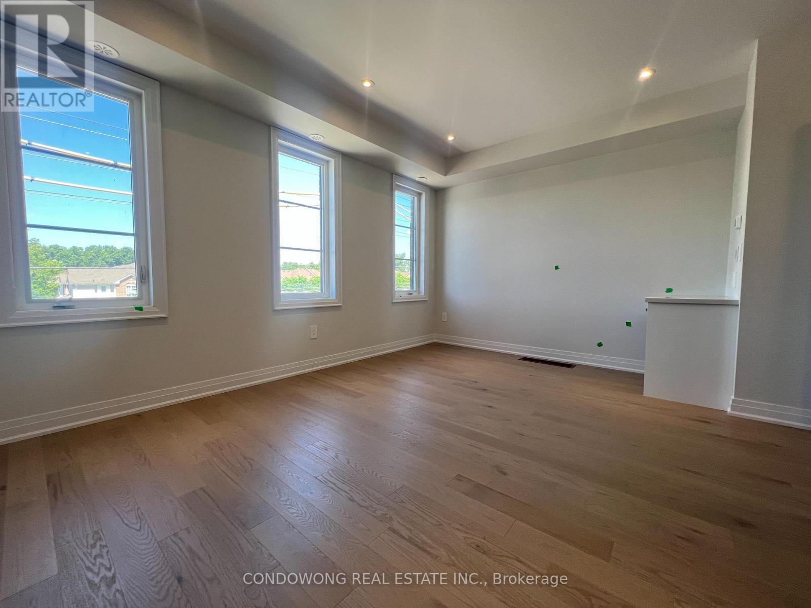 5951 Saigon Street, Mississauga, Ontario  L5V 0E9 - Photo 11 - W12505608