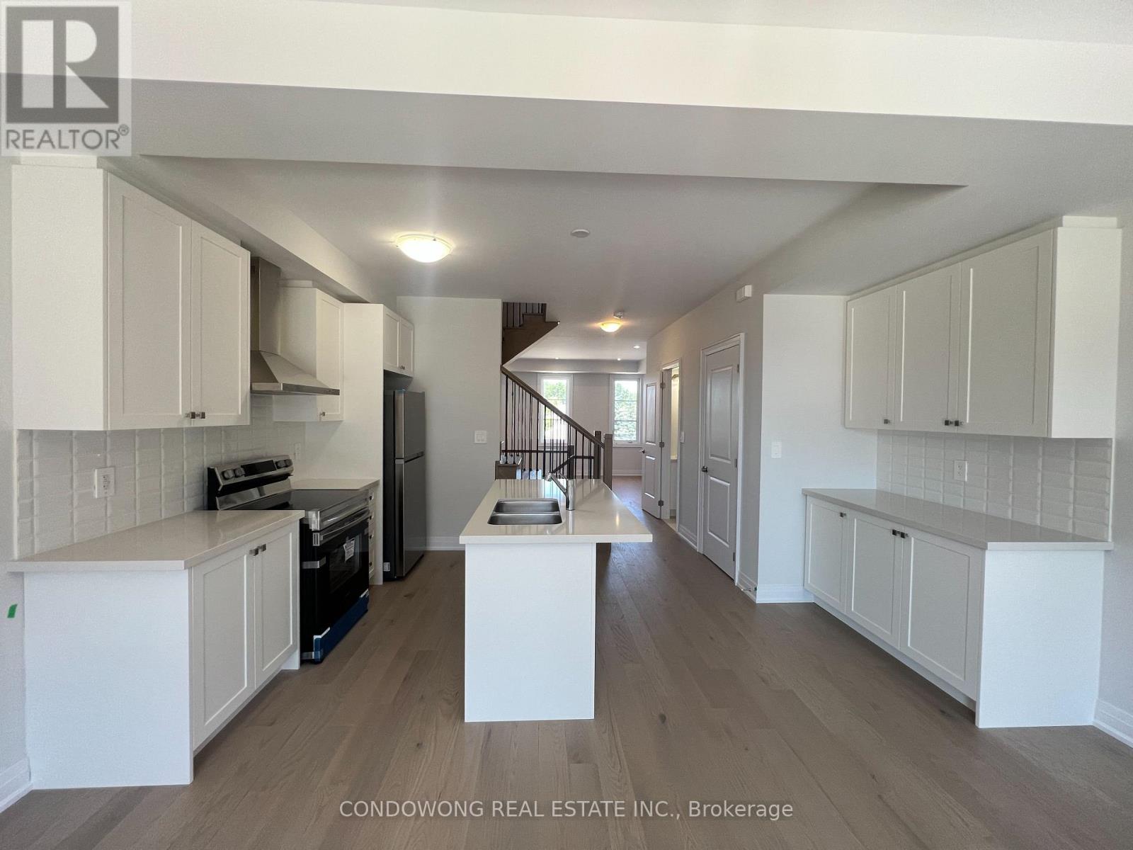 5951 Saigon Street, Mississauga, Ontario  L5V 0E9 - Photo 4 - W12505608