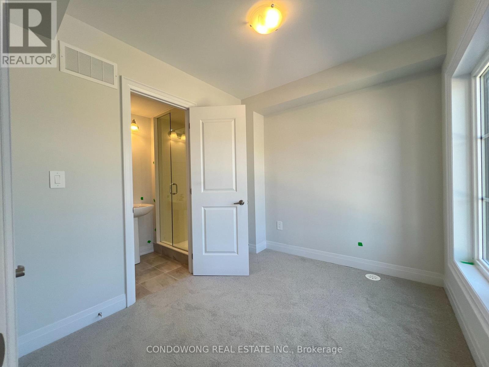 5951 Saigon Street, Mississauga, Ontario  L5V 0E9 - Photo 5 - W12505608