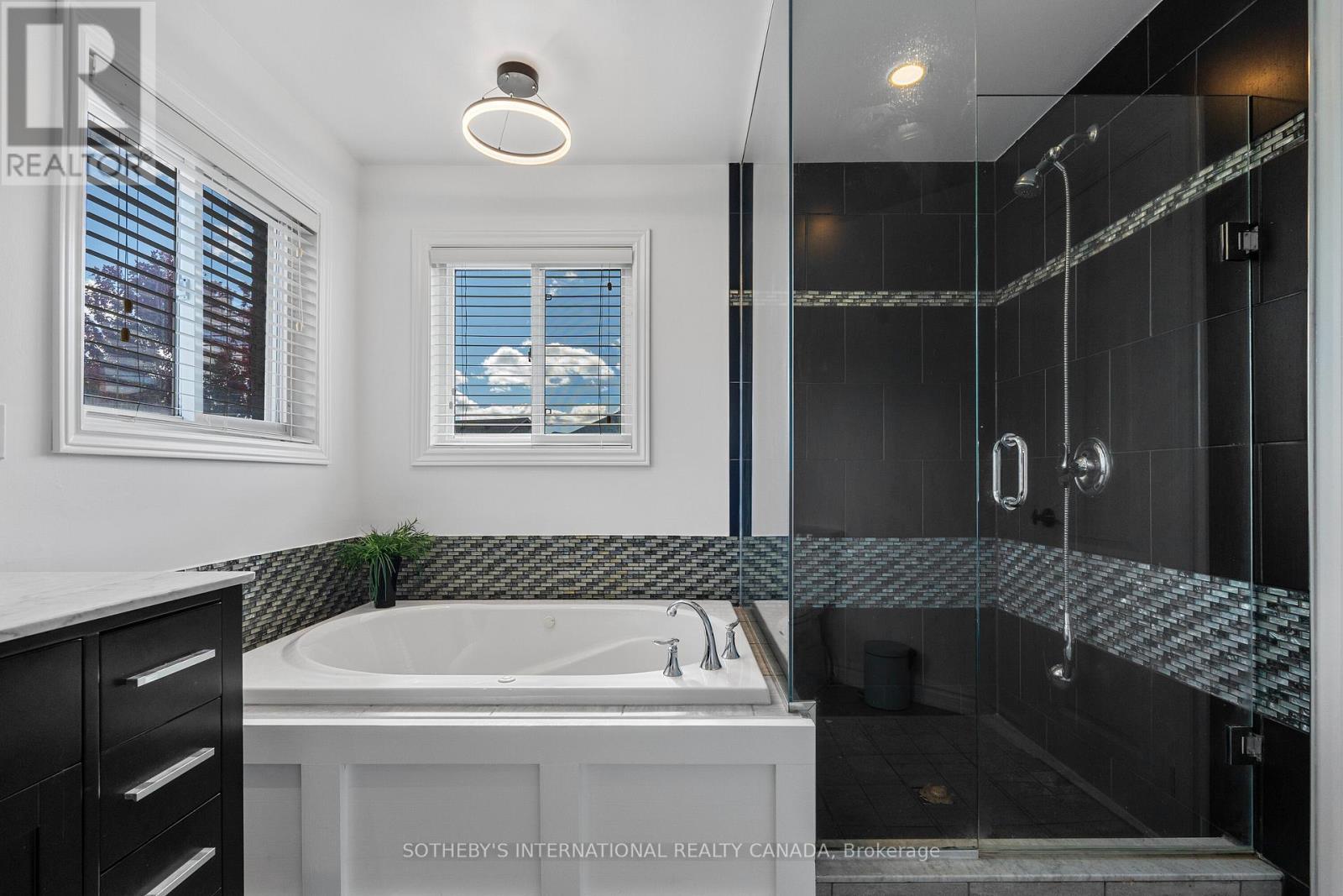 2182 Meadowglen Drive, Oakville, Ontario  L6M 4C9 - Photo 19 - W12505614