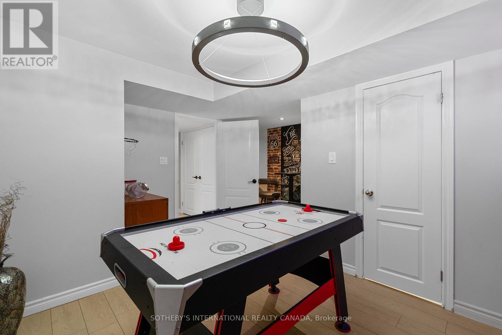 2182 Meadowglen Drive, Oakville, Ontario  L6M 4C9 - Photo 26 - W12505614