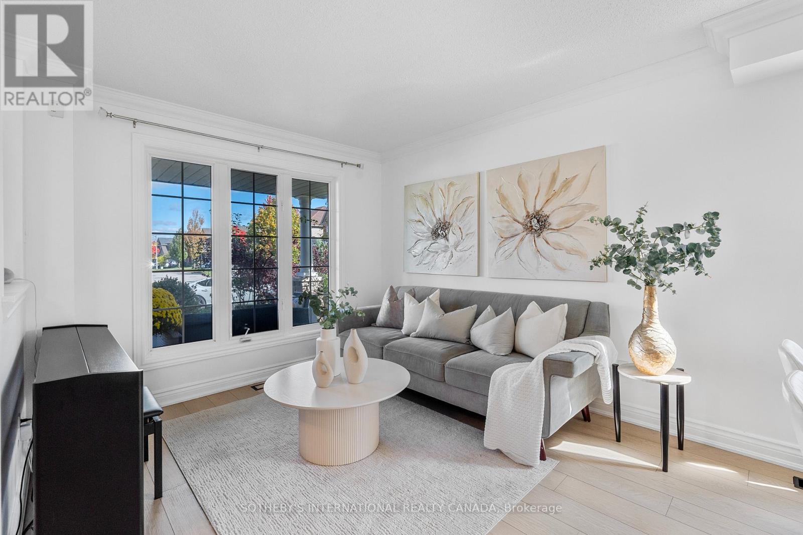 2182 Meadowglen Drive, Oakville, Ontario  L6M 4C9 - Photo 4 - W12505614