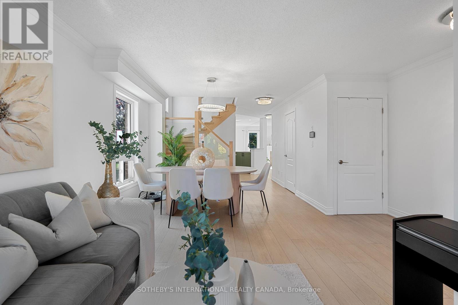 2182 Meadowglen Drive, Oakville, Ontario  L6M 4C9 - Photo 6 - W12505614