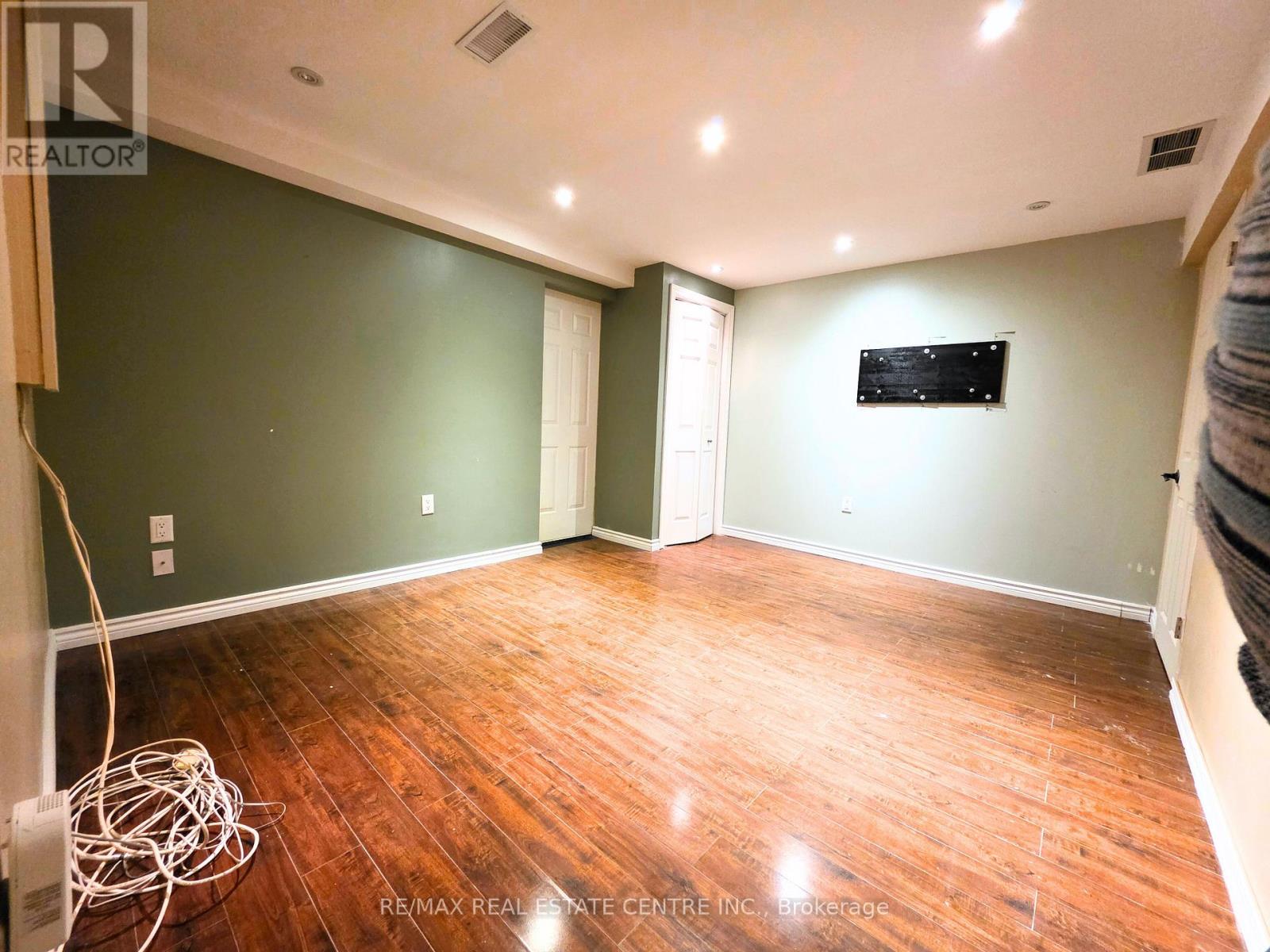 118 Fano Drive, Hamilton, Ontario  L8W 3V7 - Photo 12 - X12505594