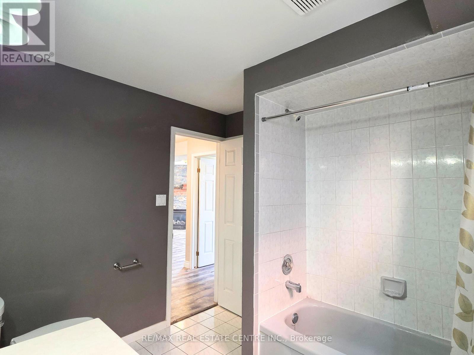 118 Fano Drive, Hamilton, Ontario  L8W 3V7 - Photo 15 - X12505594