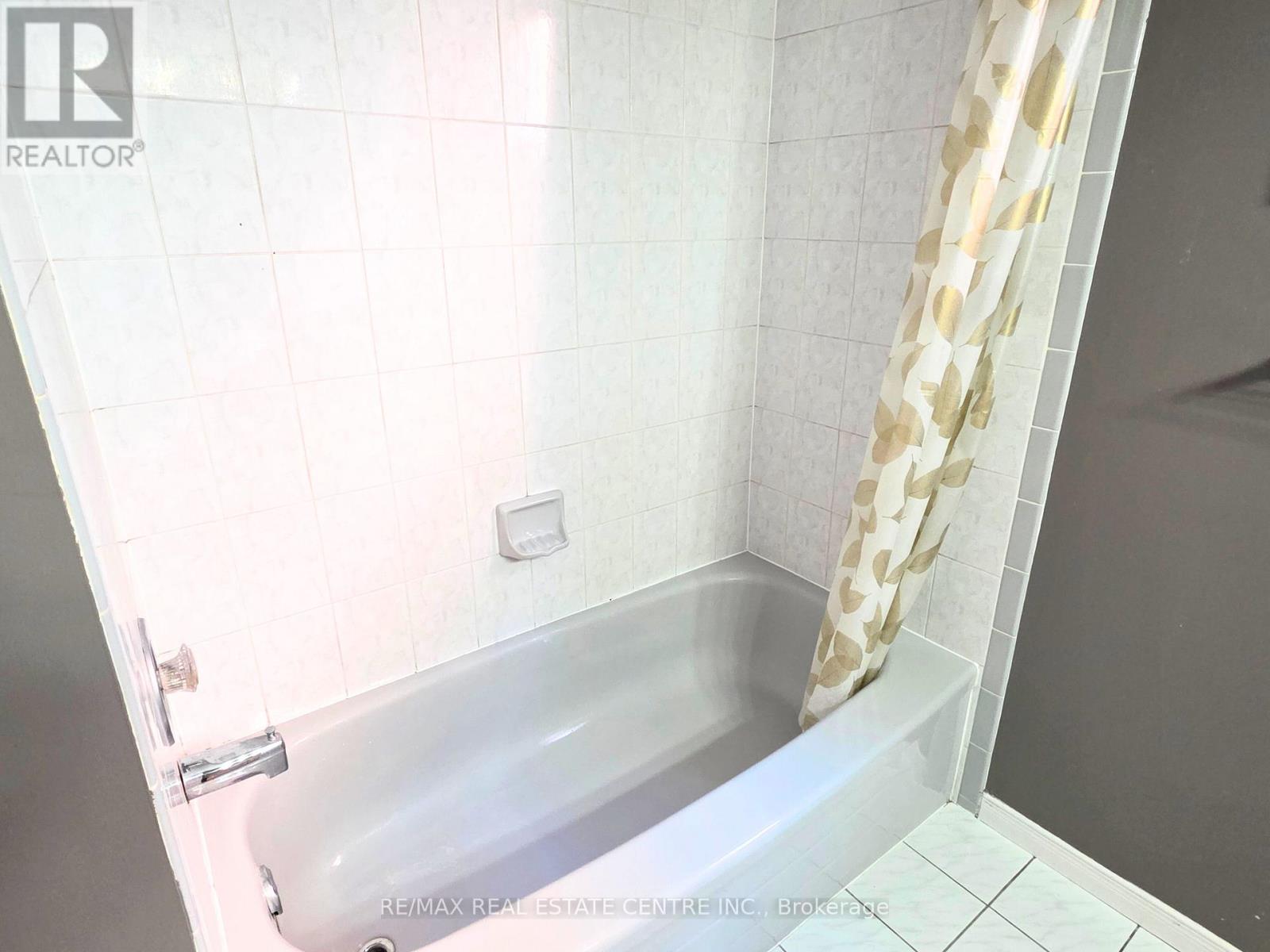 118 Fano Drive, Hamilton, Ontario  L8W 3V7 - Photo 16 - X12505594