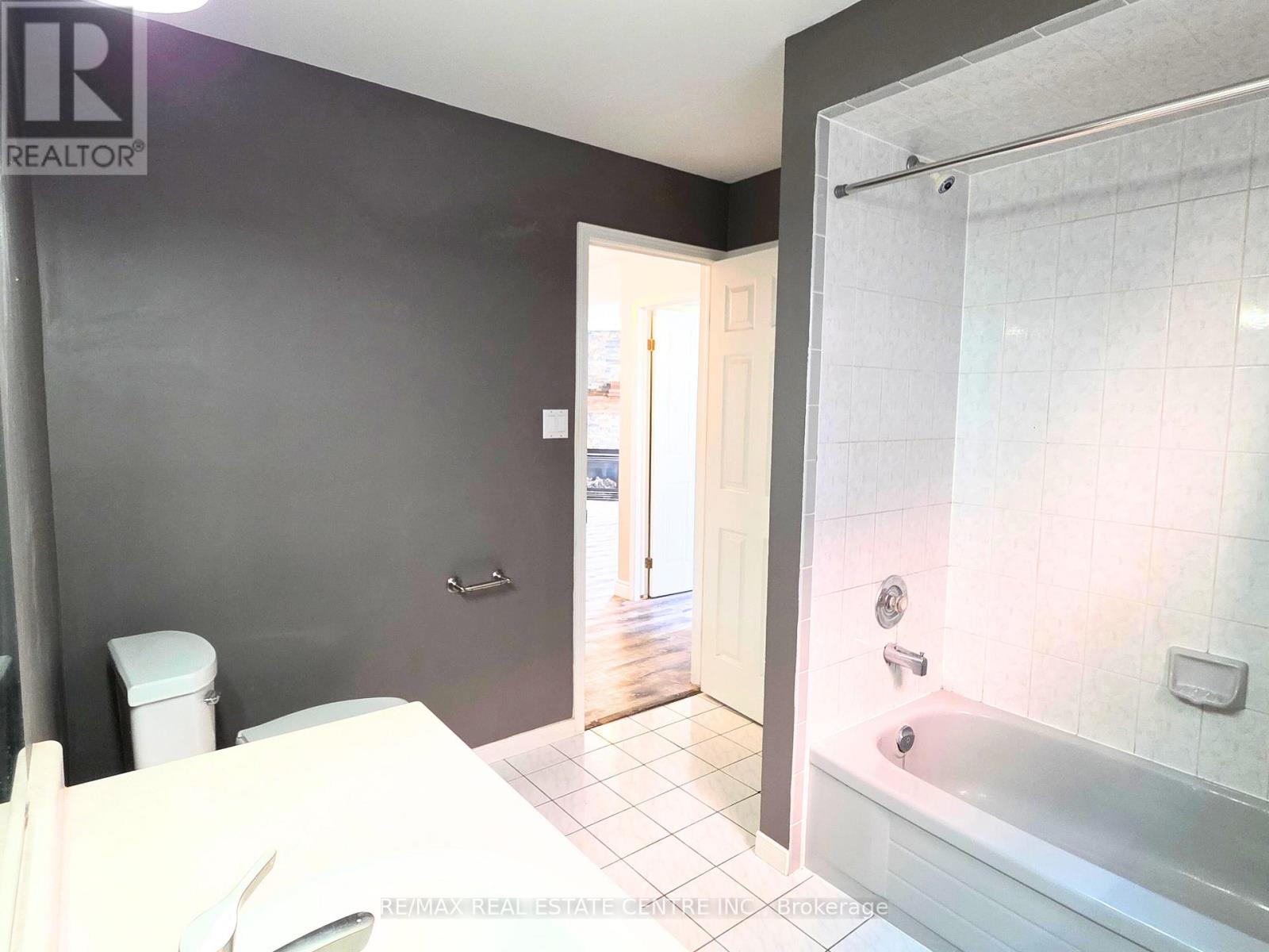 118 Fano Drive, Hamilton, Ontario  L8W 3V7 - Photo 18 - X12505594