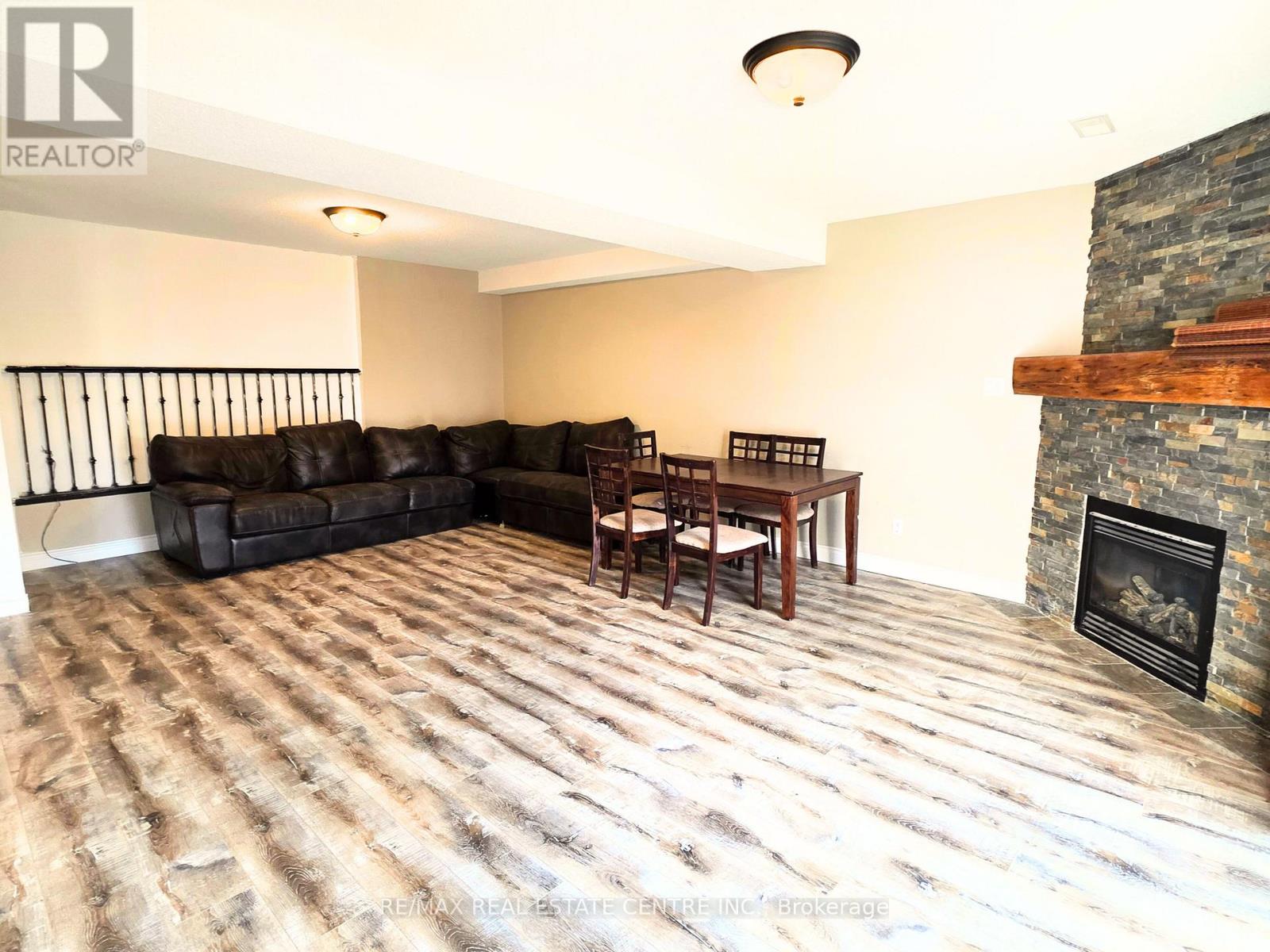 118 Fano Drive, Hamilton, Ontario  L8W 3V7 - Photo 2 - X12505594