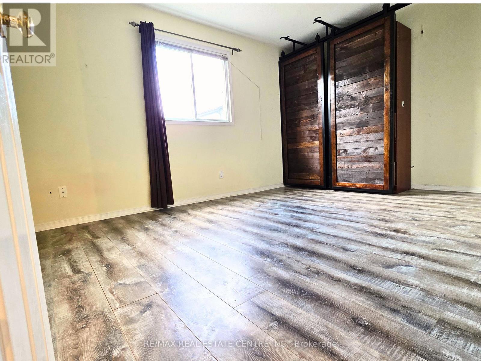 118 Fano Drive, Hamilton, Ontario  L8W 3V7 - Photo 4 - X12505594