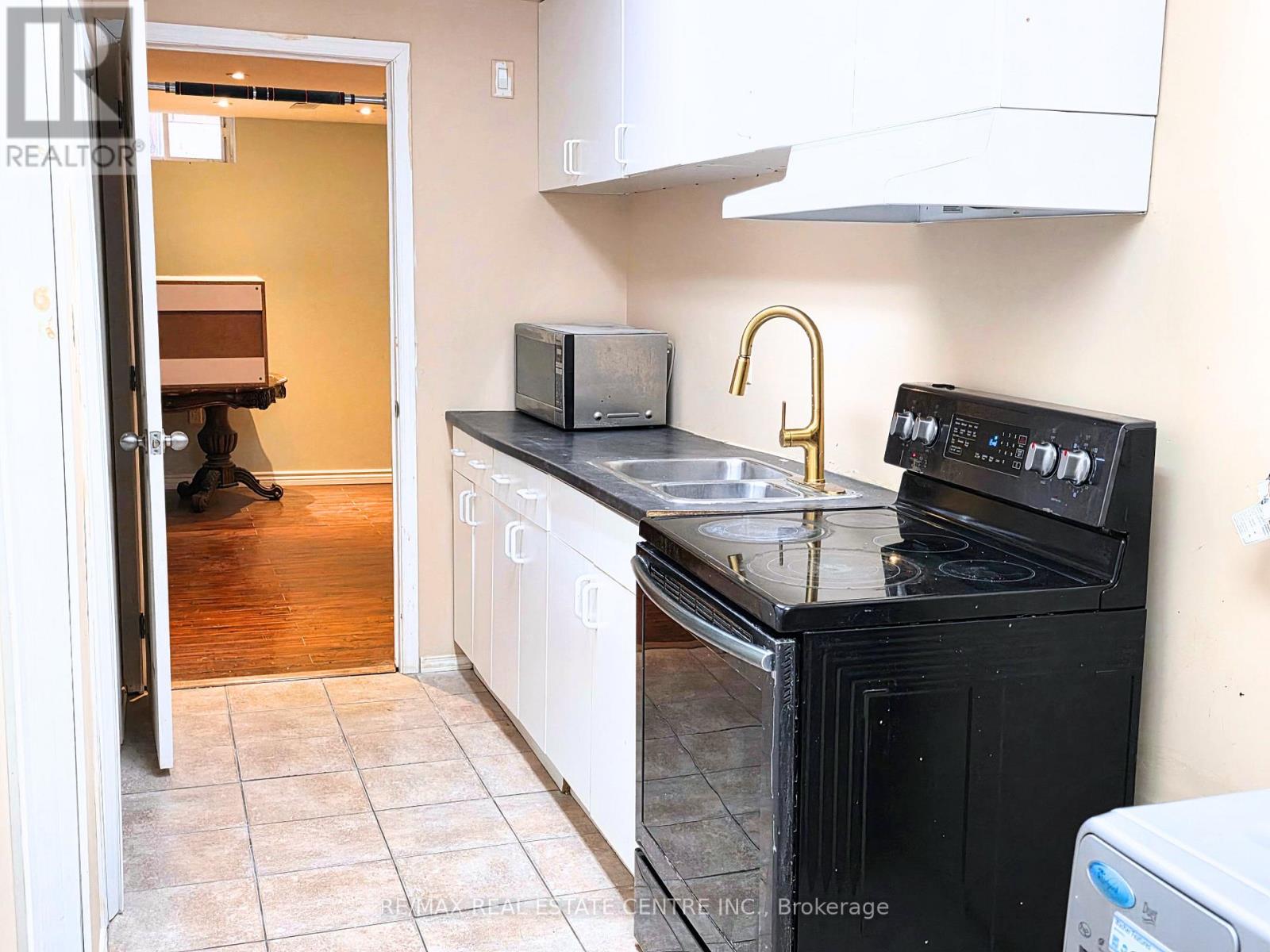 118 Fano Drive, Hamilton, Ontario  L8W 3V7 - Photo 8 - X12505594