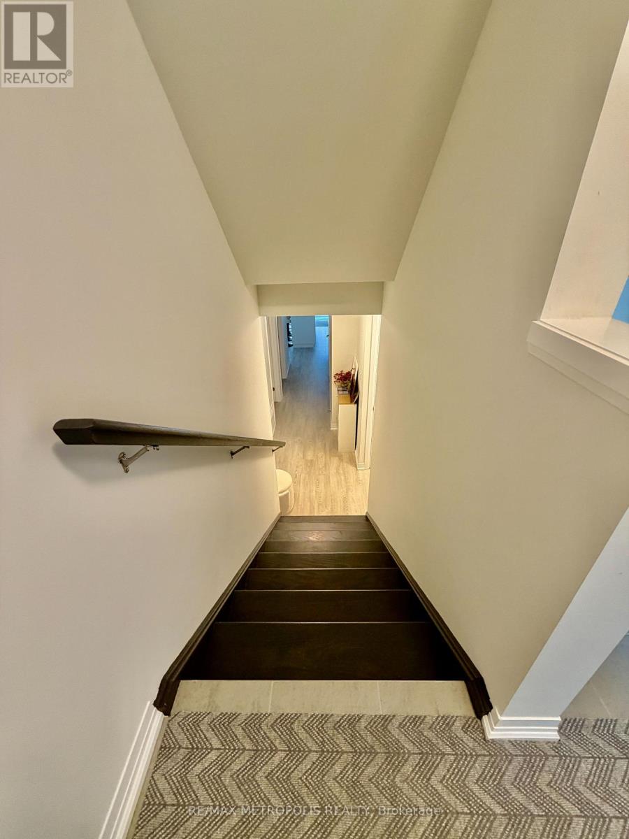 27 - 15 Stauffer Woods Trail, Kitchener, Ontario  N2P 0L1 - Photo 4 - X12505616