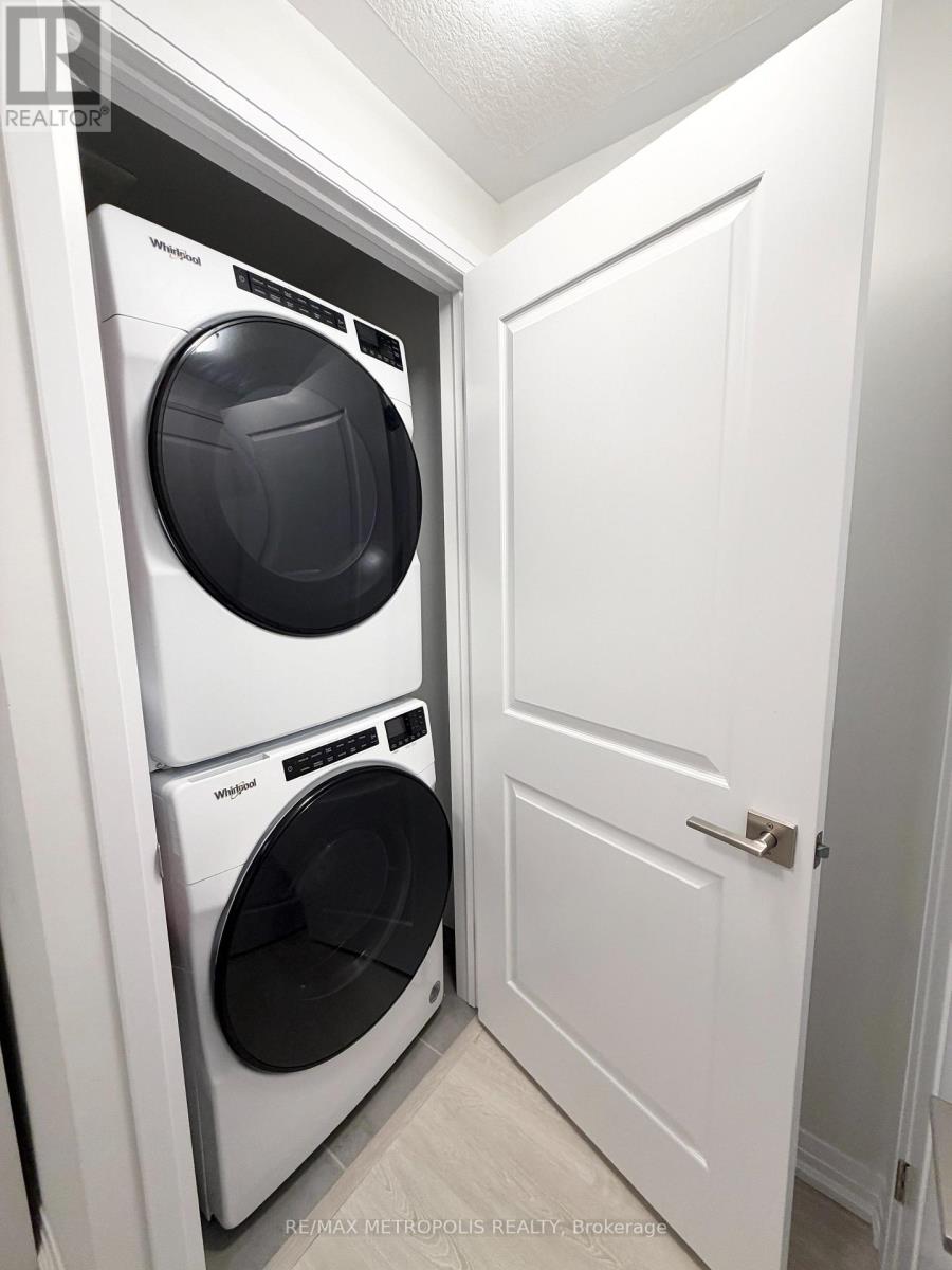 27 - 15 Stauffer Woods Trail, Kitchener, Ontario  N2P 0L1 - Photo 5 - X12505616