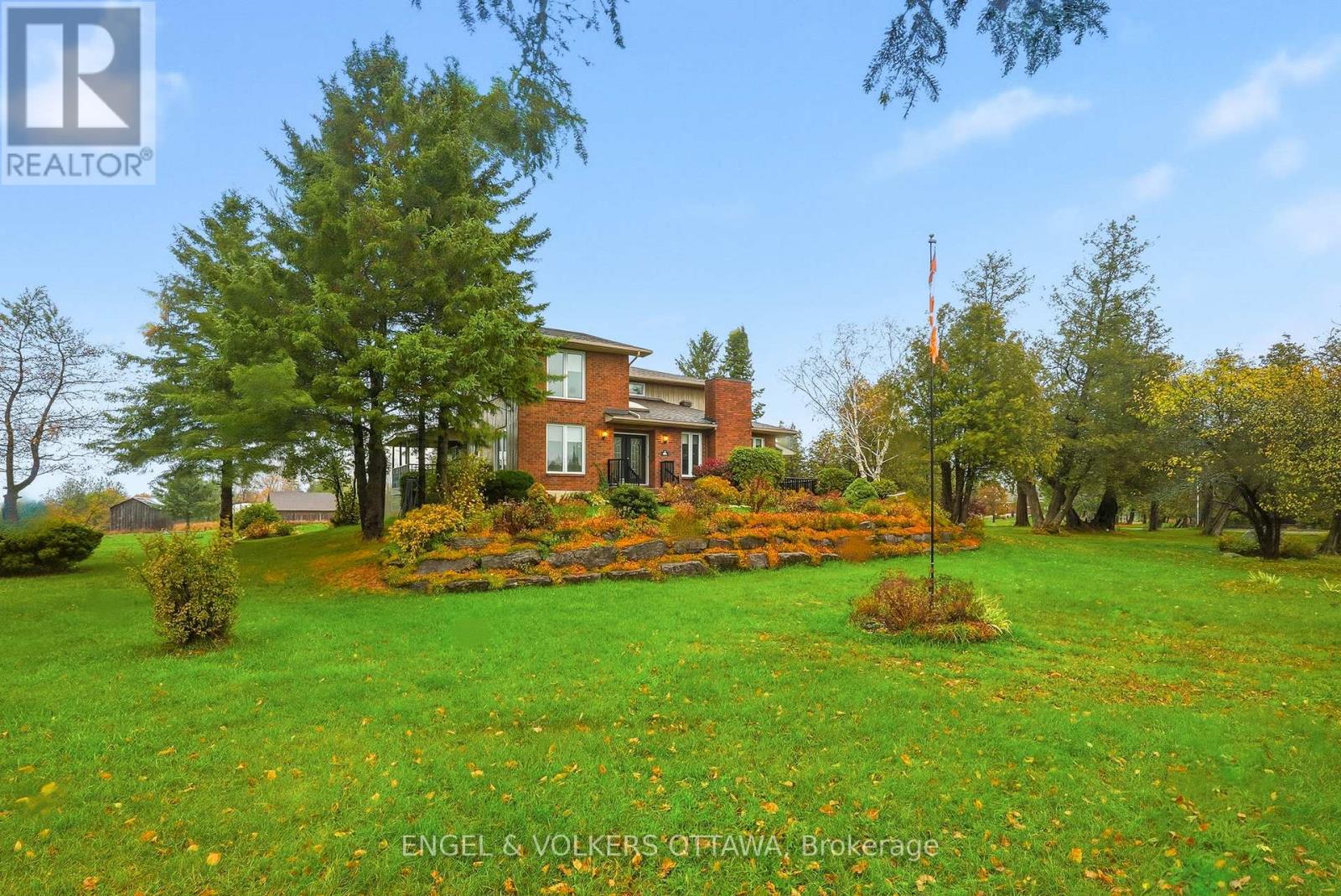 101 CARTERFARM CRESCENT, Ottawa, Ontario