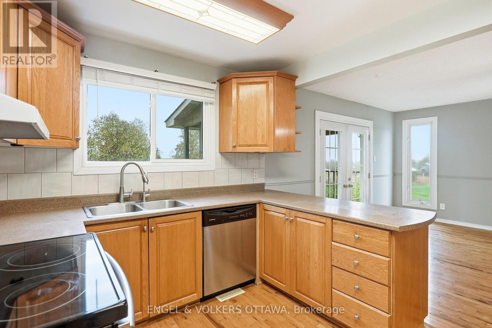 101 Carterfarm Crescent, Ottawa, Ontario  K0A 1L0 - Photo 19 - X12505628