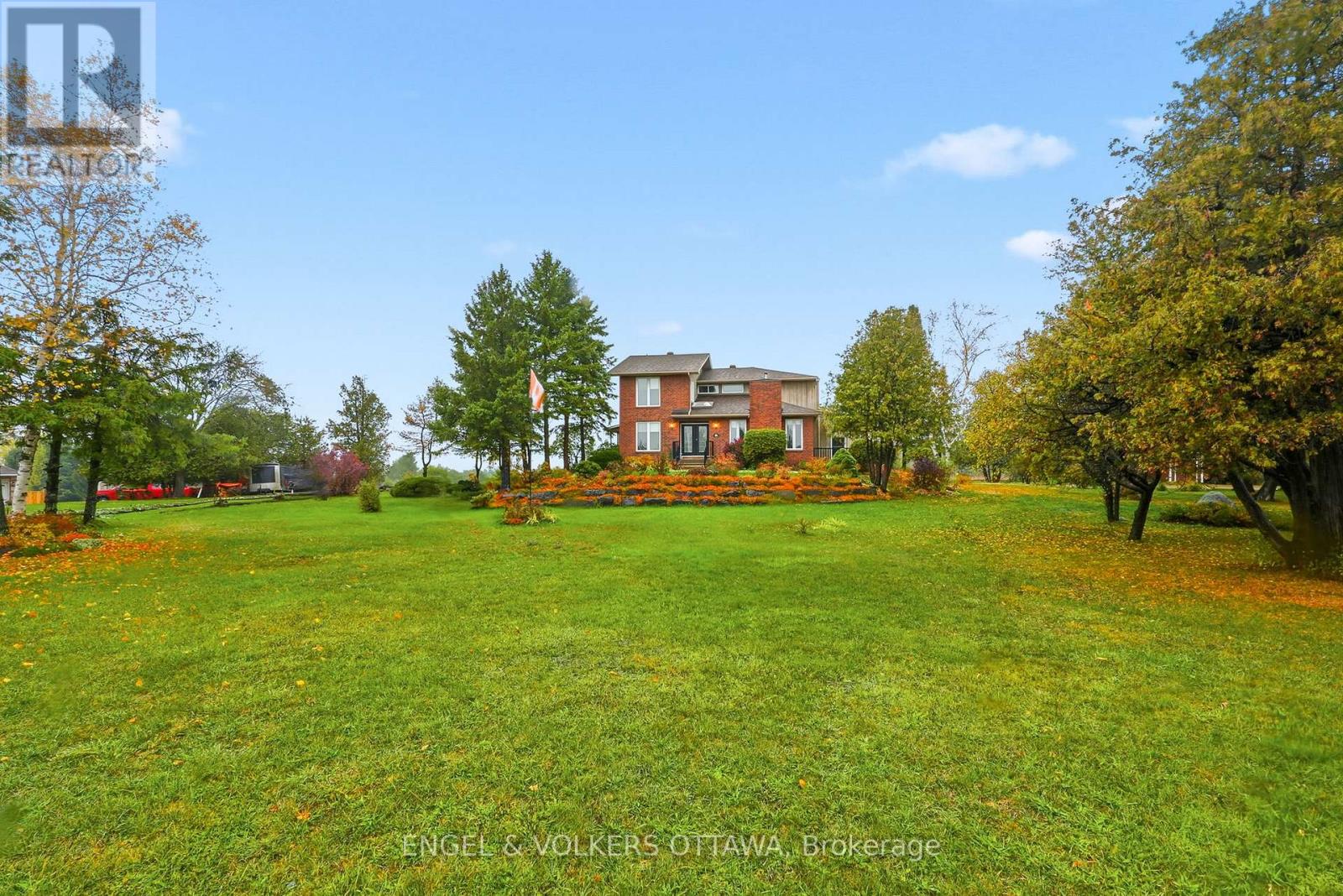 101 Carterfarm Crescent, Ottawa, Ontario  K0A 1L0 - Photo 2 - X12505628