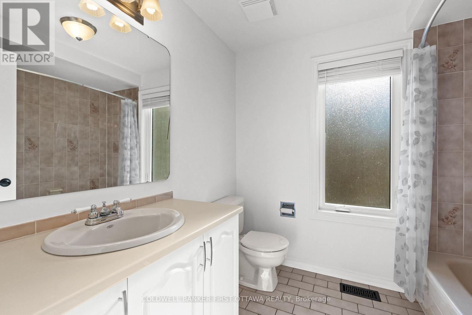 1645 Des Ravins Place, Ottawa, Ontario  K1C 6H3 - Photo 34 - X12505710