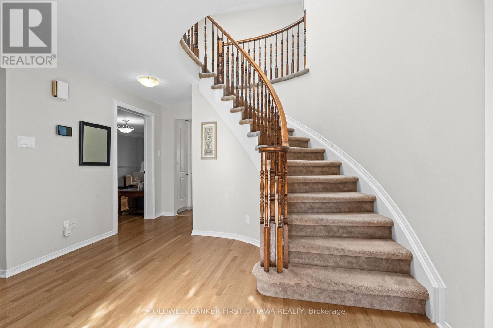 1645 Des Ravins Place, Ottawa, Ontario  K1C 6H3 - Photo 4 - X12505710